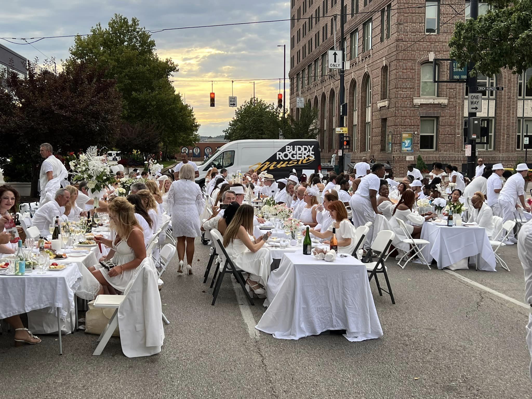Thank you to our sponsor Buddy Rogers Music for making our Diner en Blanc dreams possible